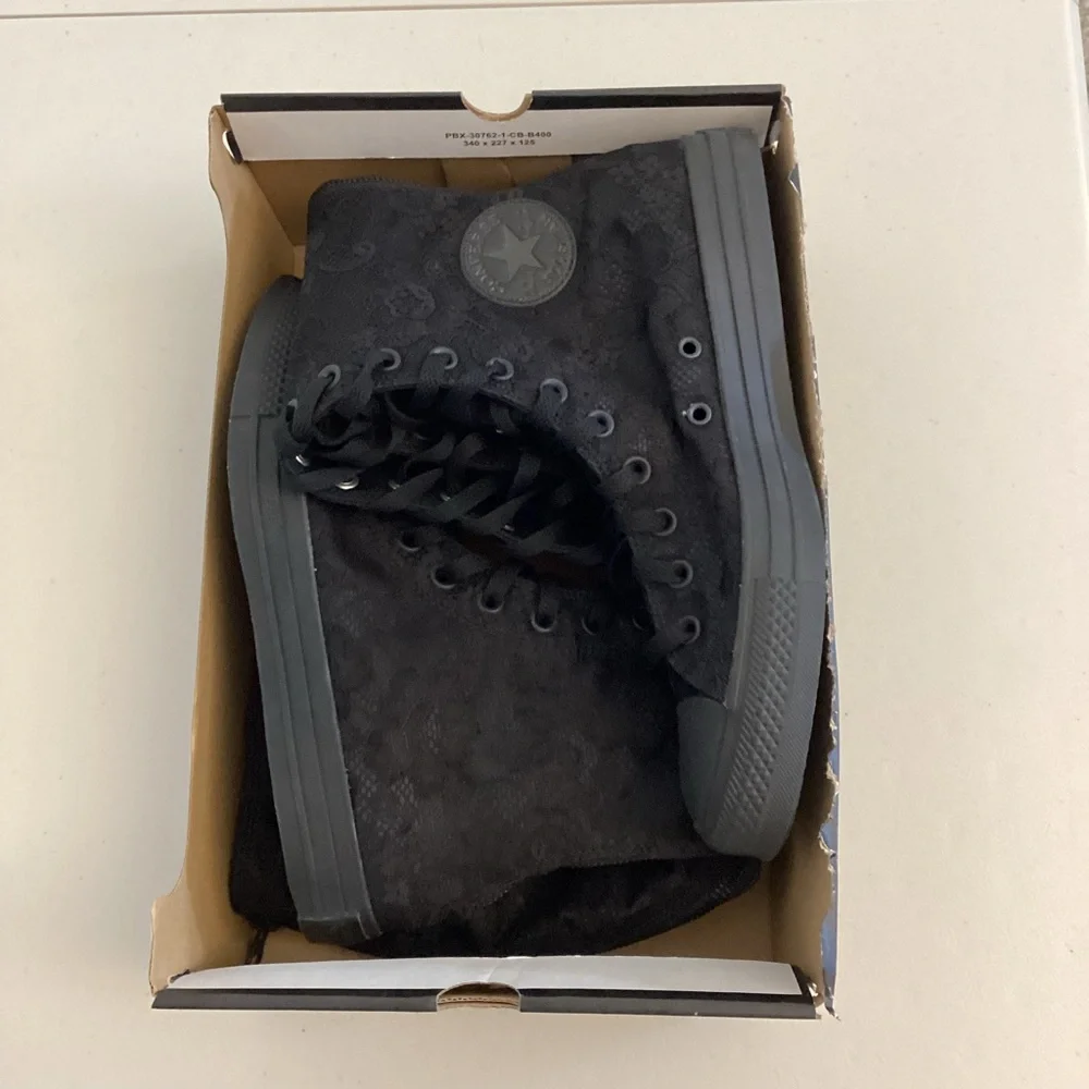 Converse Women’s 11 / Mens 9 NWOT Chuck Taylor All Star Tall Lace Black Sneakers